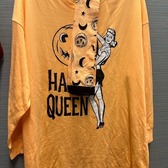 Oversized Hallo Queen shirt/socks - Picture 4 of 5